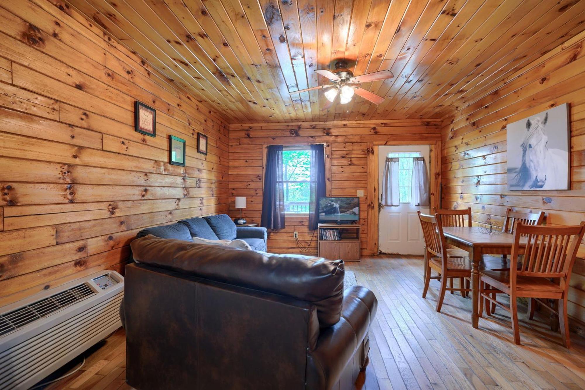 Blue Rose Cabins - Pine Ridge Cabin Лоґан Екстер'єр фото